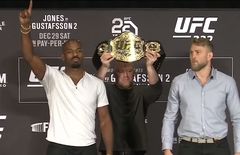 Jon Jones und Alexander Gustafsson auf der PK vor UFC 232 (Foto: ZUFFA LLC)